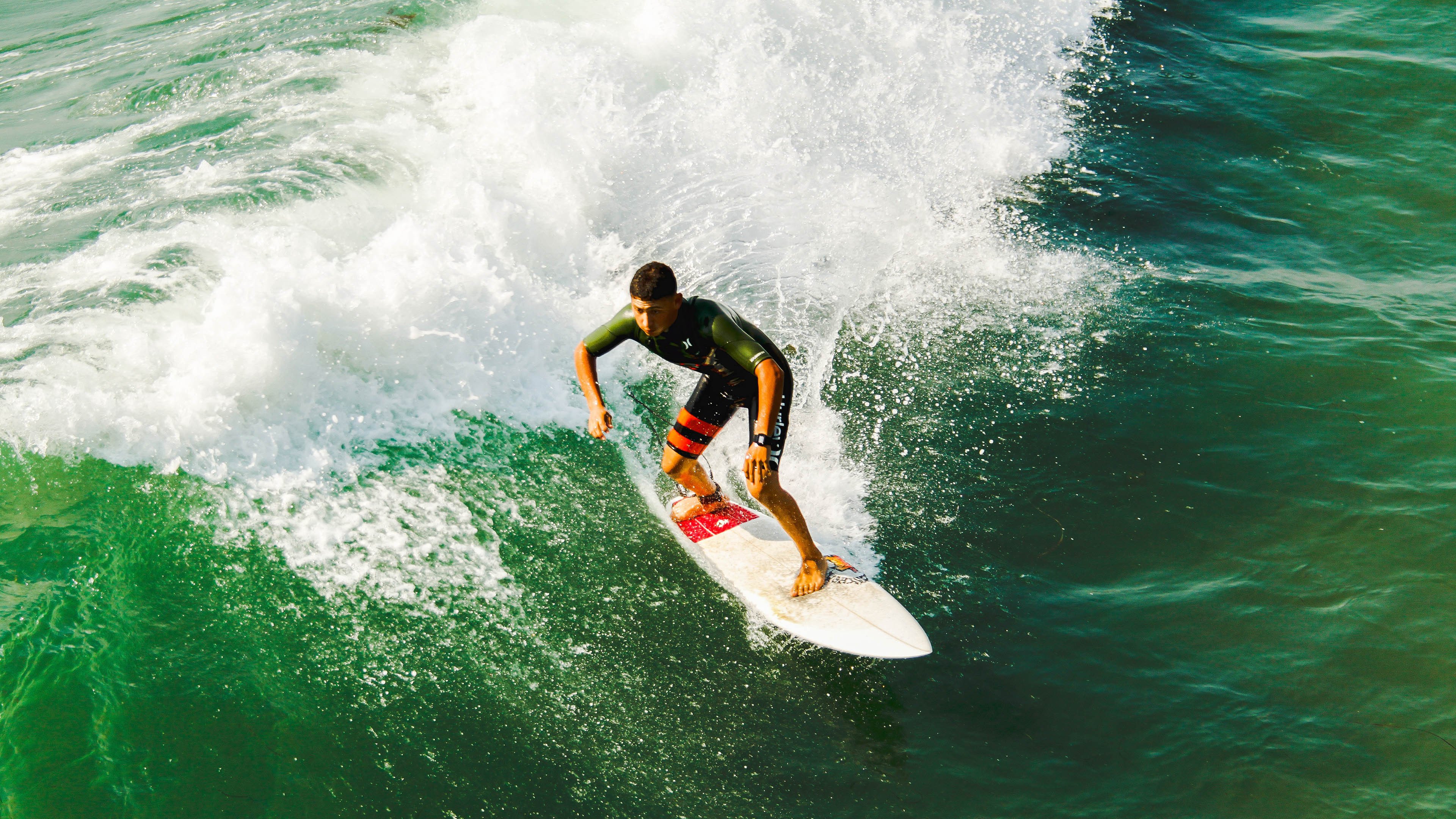 开云足球直播-雄鹿25分大胜上海，塔图姆观战引爆赛场！